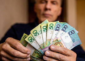 Когда белорусы на договорах подряда получат больше денег? Подписан указ