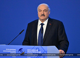 “Лепим где надо и не надо”. Лукашенко высказался о моде на искусственный интеллект