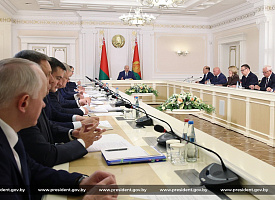 Детские пособия могут привязать к зарплате. Лукашенко предложил сделать материнство и отцовство “модным трендом”
